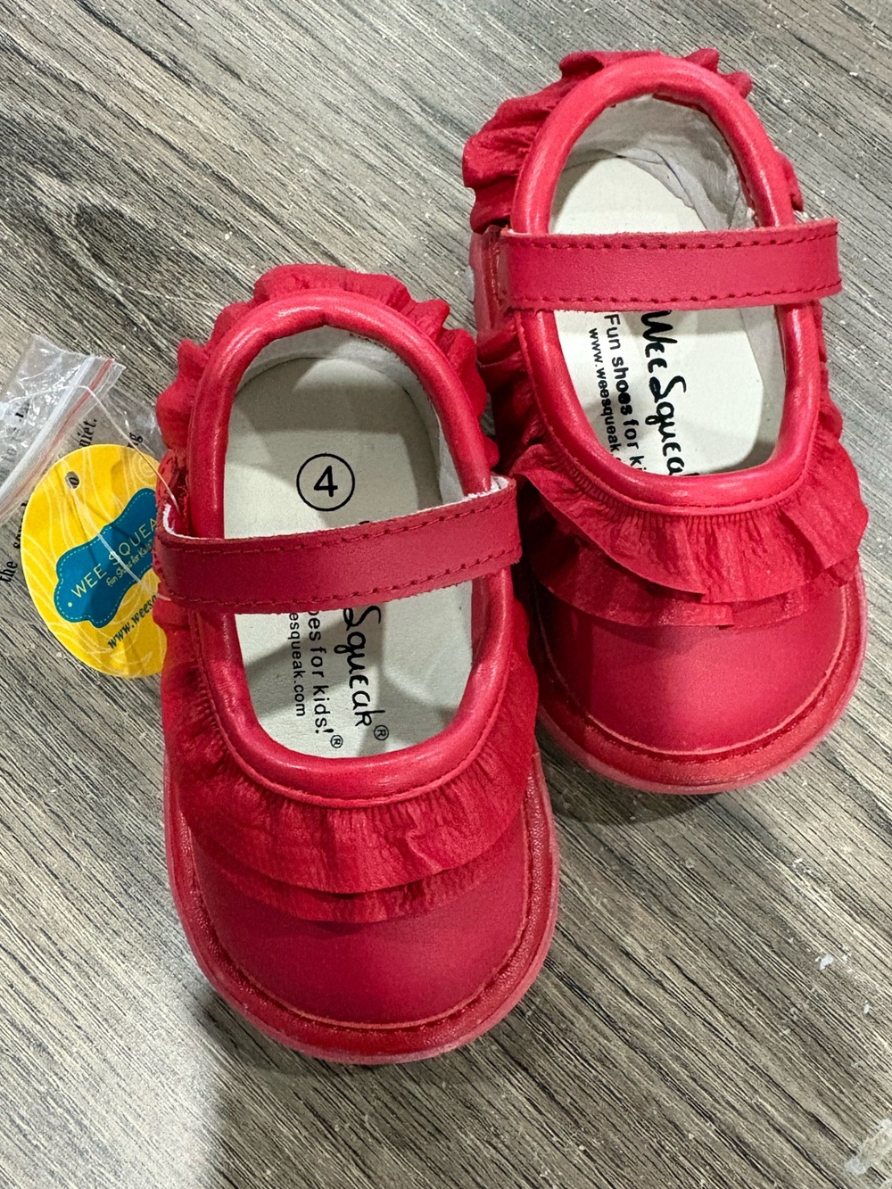 New in Box “WEE SQUEAK” Fun Shoes for Kids Size 4 in Red Extra Set of Squeakers